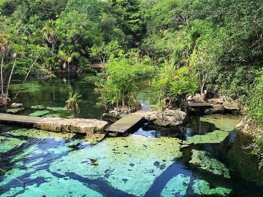 Vue d'ensemble du cenote Azul